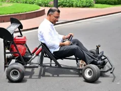 তরুণ উদ্ভাবক রিজওয়ানের তৈরি ‘গো-কার্ট’ চালালেন প্রধানমন্ত্রী তারেক রহমান রিজওয়ান রশিদ গো-কার্ট