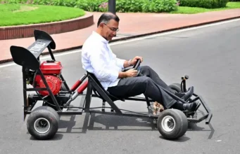 তরুণ উদ্ভাবক রিজওয়ানের তৈরি ‘গো-কার্ট’ চালালেন প্রধানমন্ত্রী তারেক রহমান রিজওয়ান রশিদ গো-কার্ট