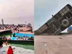 পদ্মায় তলিয়ে গেল যাত্রীবাহী বাস; পন্টুনের নিচে আটকা পড়ায় উদ্ধার কাজ ব্যাহত পদ্মা নদীতে বাস