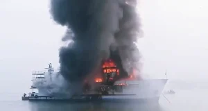 সেন্টমার্টিনগামী জাহাজে আগুন