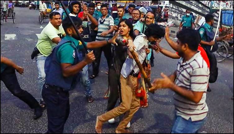 শাহবাগে জ্বালানি তেলের মূল্যবৃদ্ধির প্রতিবাদ: পুলিশের হামলা, আহত ২০