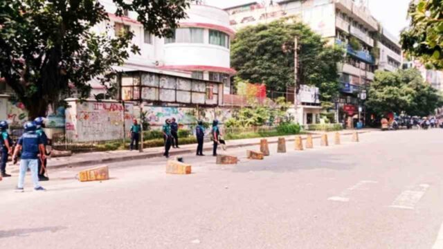 ধানমন্ডি আইডিয়াল কলেজ শিক্ষার্থীদের