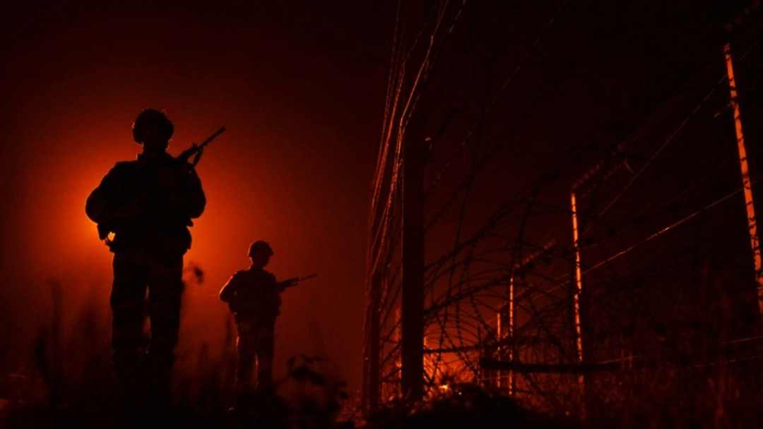 পাক-ভারত সীমান্তে গোলাগুলি