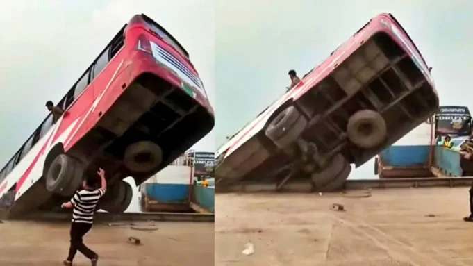 দৌলতদিয়া বাস দুর্ঘটনা