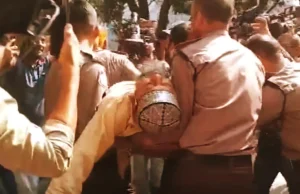 ‘যারা টাকা দিয়েছে তাদের সাজা ৭-৮ বছর, আমি গরিব বলে ফাঁসি’: ট্রাইব্যুনালে দণ্ডপ্রাপ্ত এসআই মালেকের চিৎকার এসআই আব্দুল মালেক