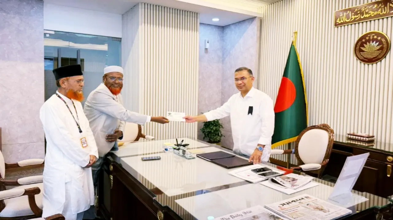 জামায়াতের ইফতার মাহফিলে সপরিবারে আমন্ত্রিত প্রধানমন্ত্রী তারেক রহমান: উপস্থিত থাকার সম্মতি