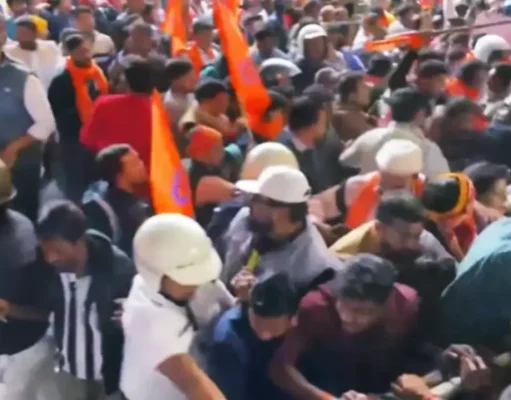 কলকাতায় বাংলাদেশ উপহাইকমিশনের সামনে ব্যাপক ধস্তাধস্তি-লাঠিচার্জ কলকাতায় বাংলাদেশ উপহাইকমিশনের