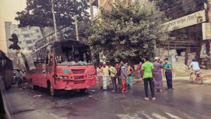 দুটি বাসে আগুন