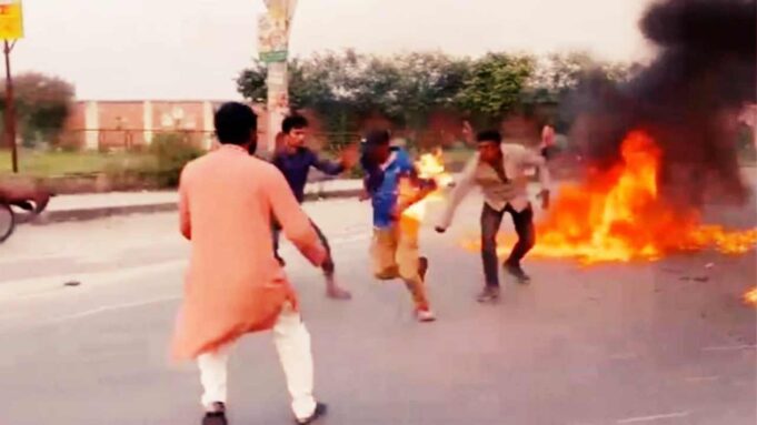 রাজশাহীতে বিক্ষোভকালে টায়ারে আগুন