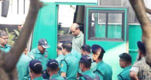 গ্রেপ্তার ১৫ সেনা কর্মকর্তাকে নেয়া