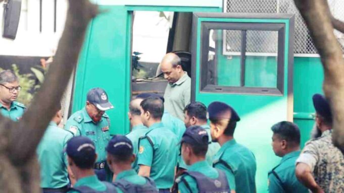 গ্রেপ্তার ১৫ সেনা কর্মকর্তাকে নেয়া