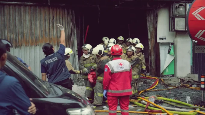 Indonesia_Fire ইন্দোনেশিয়ায় ৭ তলা ভবনে অগ্নিকাণ্ড