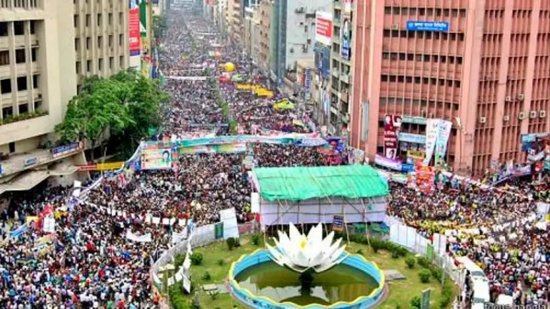 শাপলা চত্বর হত্যাযজ্ঞ মামলায় গ্রেপ্তারি পরোয়ানা