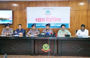 শীর্ষ সন্ত্রাসী বড় সাজ্জাদের ৩ সহযোগী গ্রেফতার: লুণ্ঠিত বিদেশি আগ্নেয়াস্ত্র ও বিপুল গুলি উদ্ধার সিএমপি অভিযান