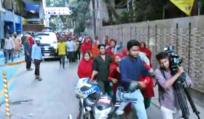 মগবাজার আদ-দ্বীন হাসপাতালে সাংবাদিকদের ওপর হামলা ও বাধা: নেপথ্যে ভবনে ‘অবৈধ বেকারি’র সন্ধান! আদ-দ্বীন হাসপাতালে সাংবাদিকদের ওপর হামলা