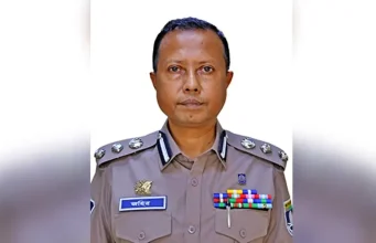 ৩০০ ফিটে অতিরিক্ত ডিআইজির বিলাসবহুল বাসায় ডিবির হানা: বিপুল মাদক ও ২৬ নারীসহ ৮৪ জন আটক ডিআইজির বাসা থেকে মাদক উদ্ধার