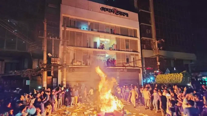 প্রথম আলো ও ডেইলি স্টার ভবনে