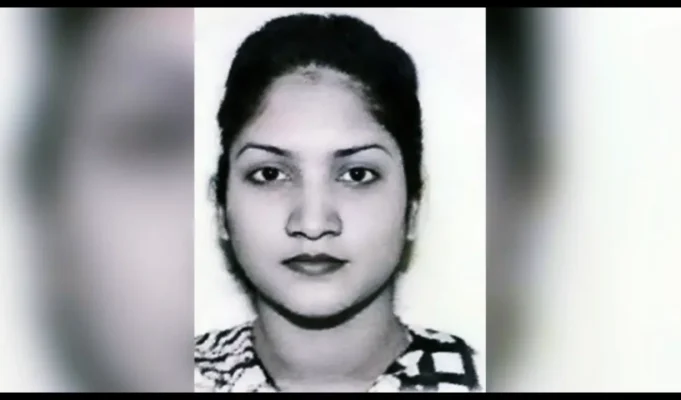 মোটরসাইকেল থেকে পড়ে দুই বাসের চাপায় মাইলস্টোনের শিক্ষিকার মৃত্যু বনশ্রীতে শিক্ষিকার মৃত্যু