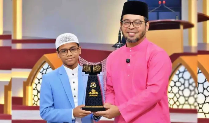 মালয়েশিয়ায় আন্তর্জাতিক কোরআন প্রতিযোগিতায় প্রথম স্থান অর্জন করলেন বাংলাদেশের ইহতেশাম মালয়েশিয়ায় কোরআন প্রতিযোগিতায় প্রথম ইহতেশাম