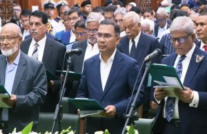 ত্রয়োদশ জাতীয় সংসদের বিএনপির নবনির্বাচিত সদস্যরা শপথ নিলেন: সিইসি নাসির উদ্দিন পাঠ করালেন শপথবাক্য নবনির্বাচিত সংসদ সদস্য শপথ
