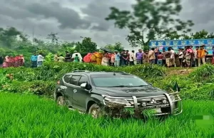 বগুড়ায় নিয়ন্ত্রণ হারিয়ে দুর্ঘটনায় প্রতিমন্ত্রীর গাড়ি, আহত নারীর মৃত্যু বগুড়ায় প্রতিমন্ত্রীর গাড়ি দুর্ঘটনা পথচারী নারীর মৃত্যু