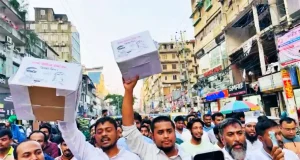 চাঁদাবাজির প্রতিবাদে গণভিক্ষায় হাসনাত ও পাটওয়ারী চাঁদাবাজির প্রতিবাদে গণভিক্ষা