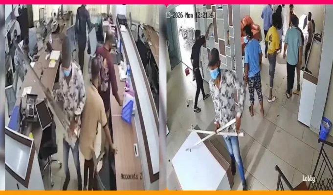 চট্টগ্রামে চাঁদাবাজি হামলা: ২ কোটি টাকা না পেয়ে ইন্টারনেট প্রতিষ্ঠানে ভাঙচুর, লুট ৩৫ লাখ টাকা চট্টগ্রামে চাঁদাবাজি হামলা