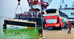 দৌলতদিয়া ঘাটে ফেরিতে ওঠার সময় যাত্রীবাহী বাস পদ্মা নদীতে: বাঁচলেন ৩৭ যাত্রী! দৌলতদিয়া ঘাটে বাস নদীতে
