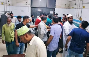 বাগেরহাটে বাস ও মাইক্রোবাসের মুখোমুখি সংঘর্ষে নিহত ১৩; লণ্ডভণ্ড মাইক্রোবাস বাগেরহাটে সড়ক দুর্ঘটনা