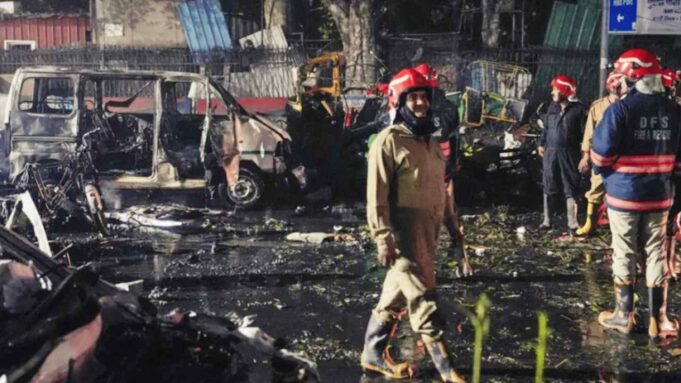 দিল্লির লাল কেল্লার কাছে ভয়াবহ বিস্ফোরণ