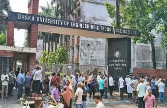 নবনিযুক্ত উপাচার্যকে প্রত্যাখ্যান: মূল ফটকে তালা ঝুলিয়ে ‘ডুয়েট ব্লকেড’ ডুয়েট ব্লকেড