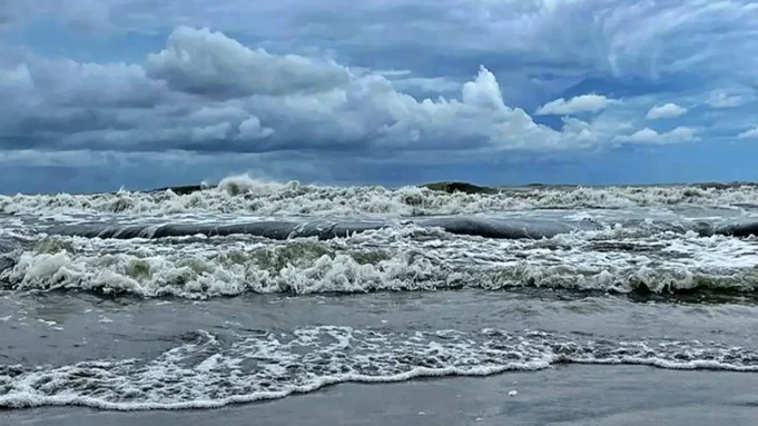 সমুদ্রবন্দরে ৩ নম্বর সতর্কসংকেত