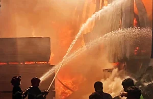 রাজধানীর মগবাজারে বিশাল সেন্টারের পাশে ভবনে ভয়াবহ আগুন, নিয়ন্ত্রণে ফায়ার সার্ভিস মগবাজারে বিশাল সেন্টারের পাশে ভবনে আগুন