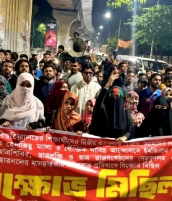 ছাত্রদলের বিরুদ্ধে ইনকিলাব মঞ্চের কঠোর অবস্থান: এখনো উত্তাল শাহবাগ! ছাত্রদলের বিরুদ্ধে ইনকিলাব মঞ্চ