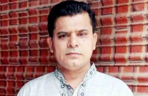 পুলিশের কাছ থেকে যুবলীগ নেতাকে ছিনিয়ে নিলেন সমর্থকেরা পুলিশের কাছ থেকে যুবলীগ নেতাকে ছিনিয়ে