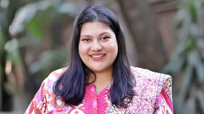 সংকটাপন্ন অবস্থায় লাইফ সাপোর্টে কারিনা: দ্রুত বিদেশে নেওয়ার আকুতি বাবা কায়সার হামিদের কারিনা কায়সার