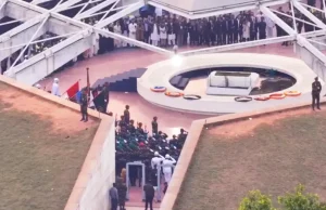 চিরনিদ্রায় দেশনেত্রী: রাষ্ট্রীয় মর্যাদায় স্বামী জিয়াউর রহমানের পাশেই দাফন সম্পন্ন রাষ্ট্রীয় মর্যাদায় বেগম খালেদা জিয়ার দাফন