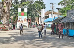 কলকাতায় আগুনে নিহত ৫ বাংলাদেশির মরদেহ পেতে বেনাপোলে স্বজনদের দীর্ঘ অপেক্ষা কলকাতায় অগ্নিকাণ্ডে নিহত বাংলাদেশিদের মরদেহ বেনাপোল