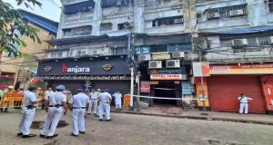 কলকাতার হোটেলে ভয়াবহ আগুনে শিশুসহ ৯ বাংলাদেশির মর্মান্তিক মৃত্যু কলকাতায় হোটেলে আগুনে ৯ বাংলাদেশির মৃত্যু
