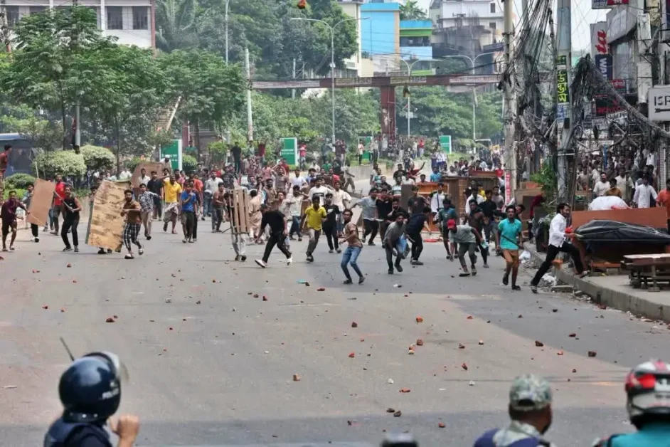 মিরপুরে উচ্ছেদ অভিযানে সংঘর্ষ