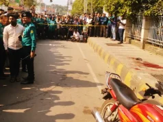 আদালত প্রাঙ্গণে প্রকাশ্য দিবালোকে হামলা: গুলি ও কুপিয়ে যুবক খুন, আহত ১ আদালত প্রাঙ্গণে প্রকাশ্য দিবালোকে হামলা