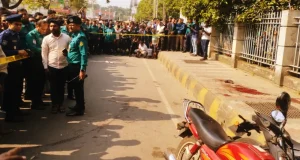 আদালত প্রাঙ্গণে প্রকাশ্য দিবালোকে হামলা