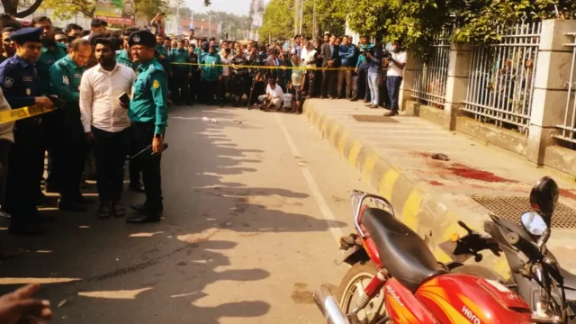 আদালত প্রাঙ্গণে প্রকাশ্য দিবালোকে হামলা