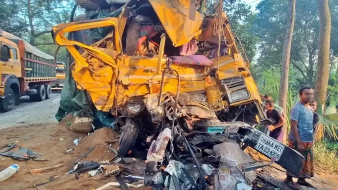 নাটোরে বাস ও ট্রাকের সংঘর্ষে নিহত