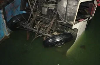 দীর্ঘ প্রচেষ্টার পর পদ্মায় ডুবে যাওয়া বাস উদ্ধার; নিহতের সংখ্যা বেড়ে ১১ দৌলতদিয়া বাস উদ্ধার