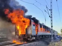 চলন্ত রাজধানী এক্সপ্রেসে আগুন: অল্পের জন্য রক্ষা পেলেন ৬৮ যাত্রী চলন্ত ট্রেনে আগুন