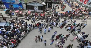 শিক্ষামন্ত্রীর পদত্যাগ দাবি: সড়ক অবরোধে অচল রাজধানীর একাংশ শিক্ষামন্ত্রীর পদত্যাগ দাবি সড়ক অবরোধ