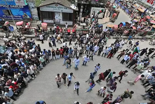শিক্ষামন্ত্রীর পদত্যাগ দাবি: সড়ক অবরোধে অচল রাজধানীর একাংশ শিক্ষামন্ত্রীর পদত্যাগ দাবি সড়ক অবরোধ