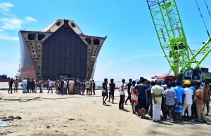 চট্টগ্রামের সীতাকুণ্ডে শিপ ব্রেকিং ইয়ার্ডে বিষাক্ত গ্যাসে নিহত বেড়ে ৭, আশঙ্কাজনক একাধিক সীতাকুণ্ডে শিপ ব্রেকিং ইয়ার্ডে বিষাক্ত গ্যাসে নিহত