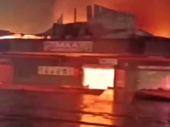দক্ষিণ আফ্রিকায় দোকানে ভয়াবহ আগুনে ৬ বাংলাদেশি নিহত: নারায়ণগঞ্জে মাতম দক্ষিণ আফ্রিকায় অগ্নিকাণ্ডে ৬ বাংলাদেশি নিহত